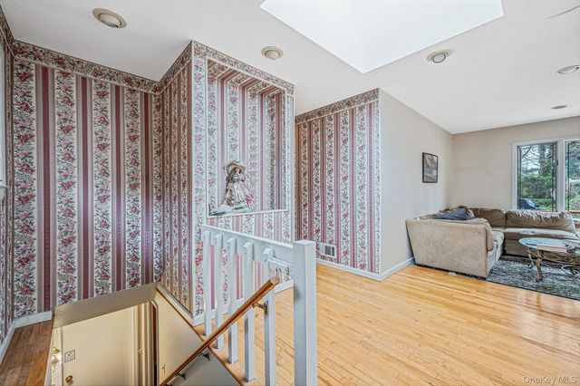 194 Central Park Road, Plainview, NY 11803