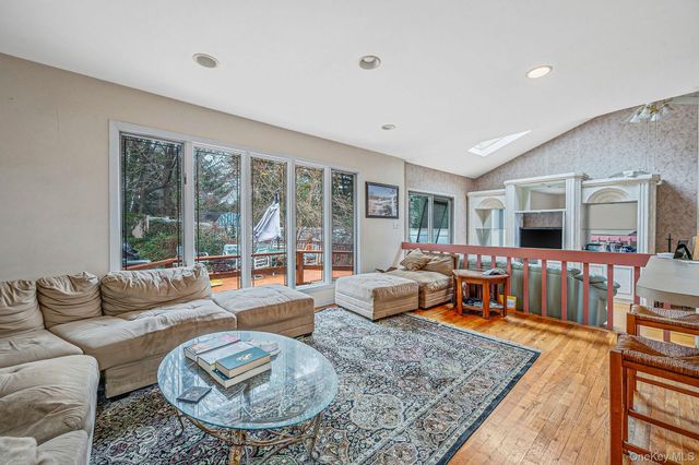 194 Central Park Road, Plainview, NY 11803