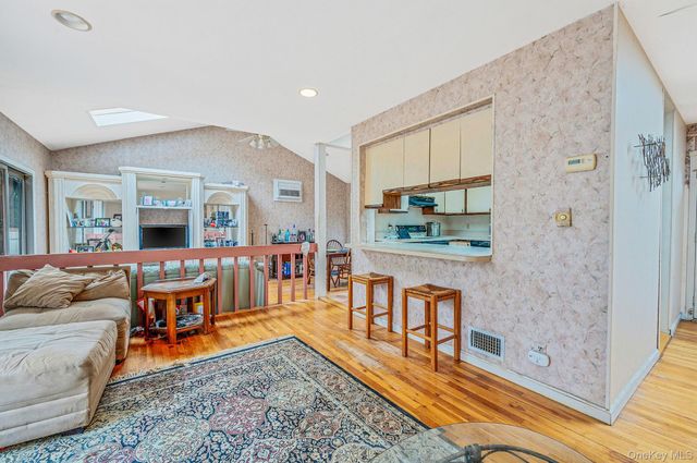 194 Central Park Road, Plainview, NY 11803