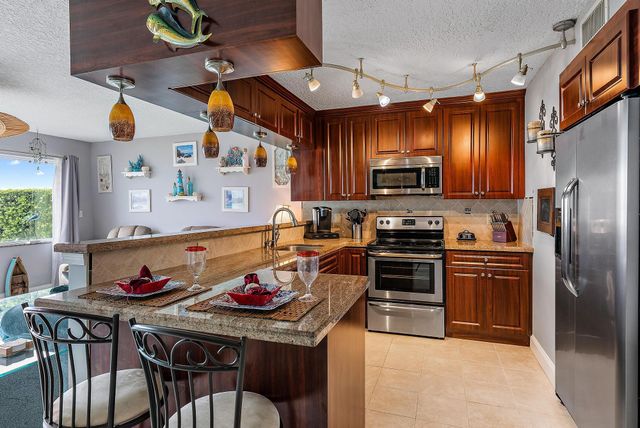 52 Yacht Club Drive 105, North Palm Beach, FL 33408