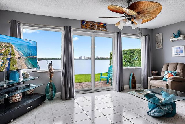 52 Yacht Club Drive 105, North Palm Beach, FL 33408