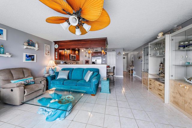 52 Yacht Club Drive 105, North Palm Beach, FL 33408