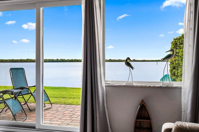 52 Yacht Club Drive 105, North Palm Beach, FL 33408