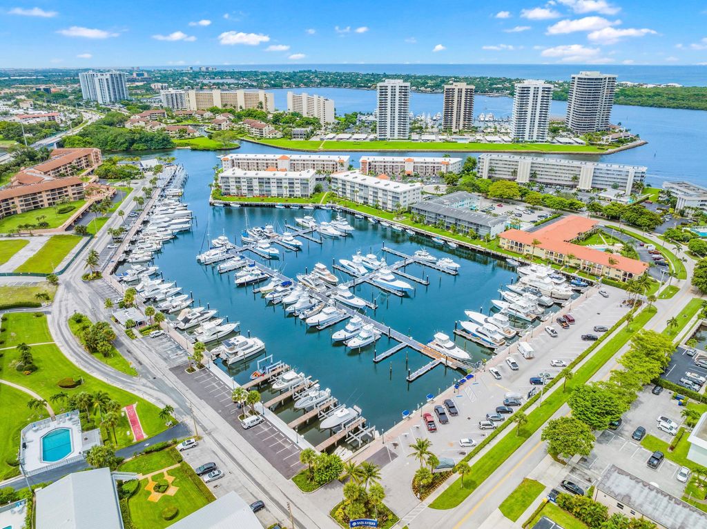 52 Yacht Club Drive 105, North Palm Beach, FL 33408