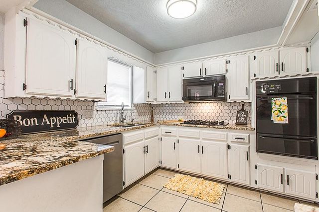 709 N Silver Leaf Drive, Moore, OK 73160