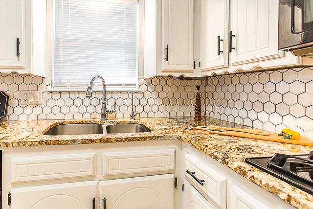 709 N Silver Leaf Drive, Moore, OK 73160