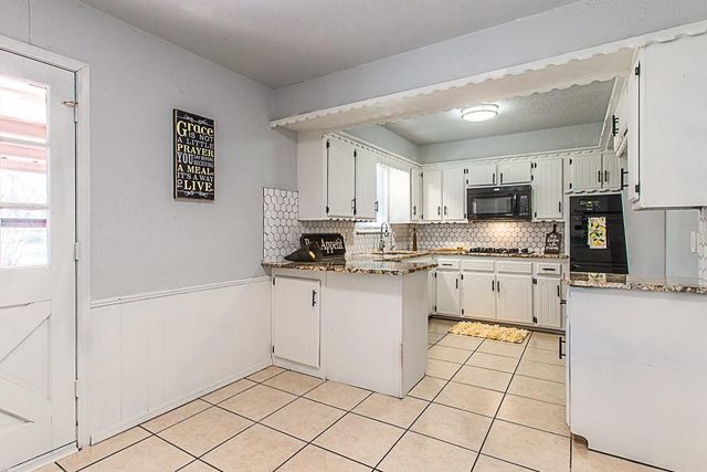 709 N Silver Leaf Drive, Moore, OK 73160