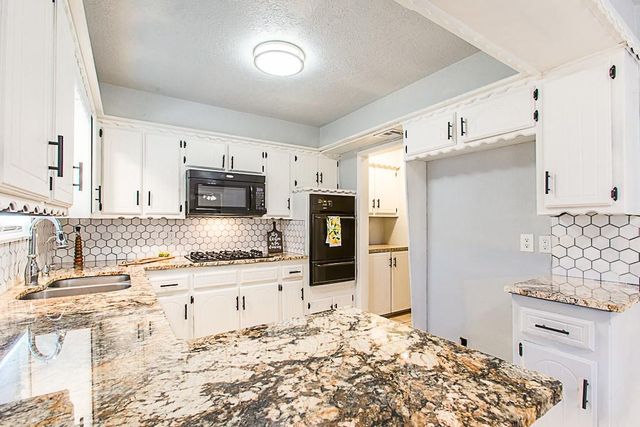 709 N Silver Leaf Drive, Moore, OK 73160