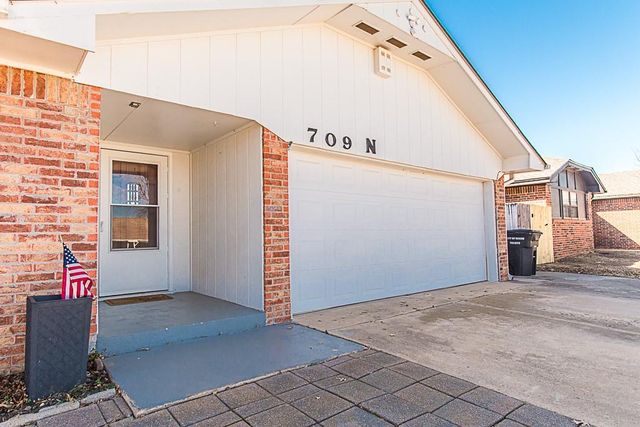 709 N Silver Leaf Drive, Moore, OK 73160