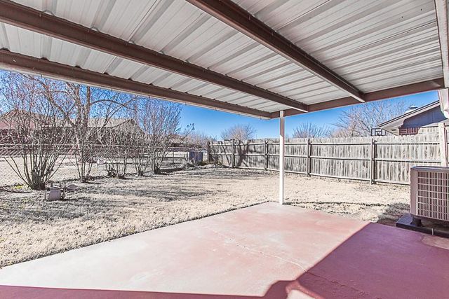 709 N Silver Leaf Drive, Moore, OK 73160