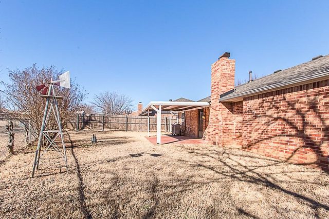 709 N Silver Leaf Drive, Moore, OK 73160