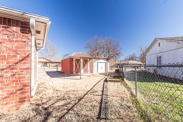 709 N Silver Leaf Drive, Moore, OK 73160