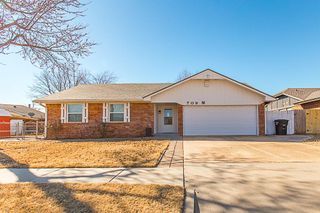 709 N Silver Leaf Drive, Moore, OK 73160