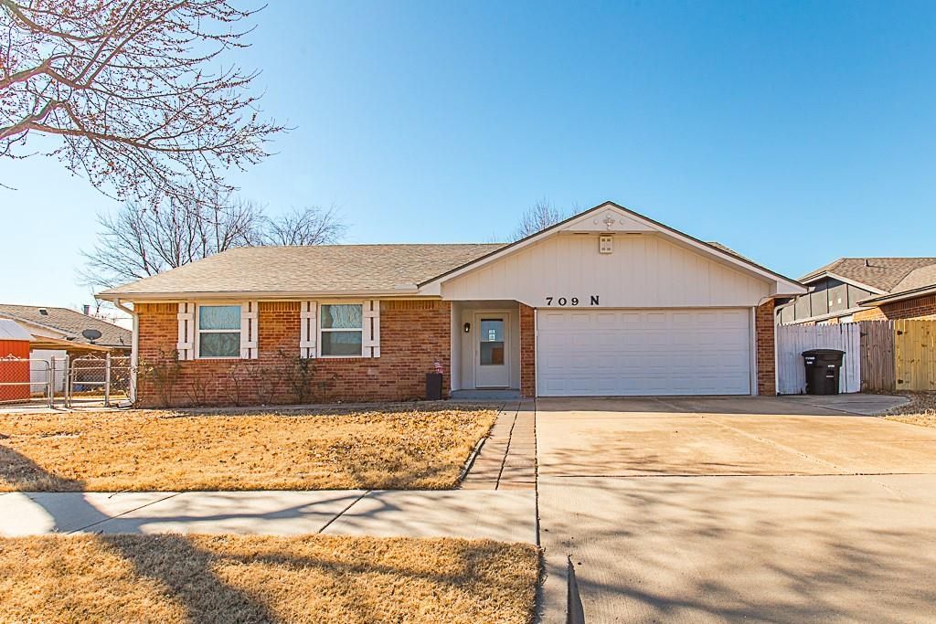 709 N Silver Leaf Drive, Moore, OK 73160