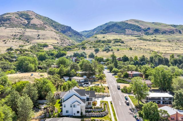 709 E 200 S, Centerville, UT 84014