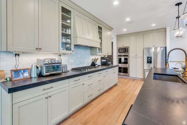 709 E 200 S, Centerville, UT 84014