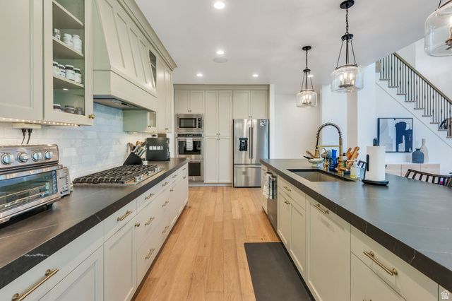 709 E 200 S, Centerville, UT 84014