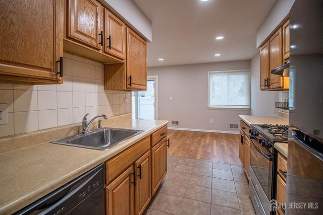 4-H Quincy Circle, South Brunswick, NJ 08810