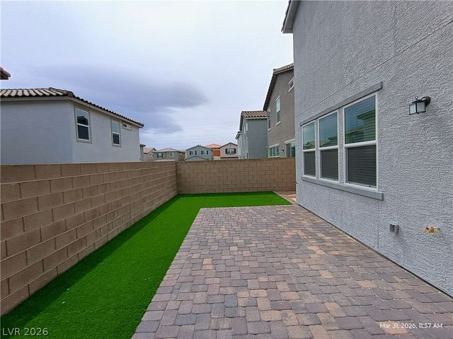 9158 Surrey Wood Street, Las Vegas, NV 89113