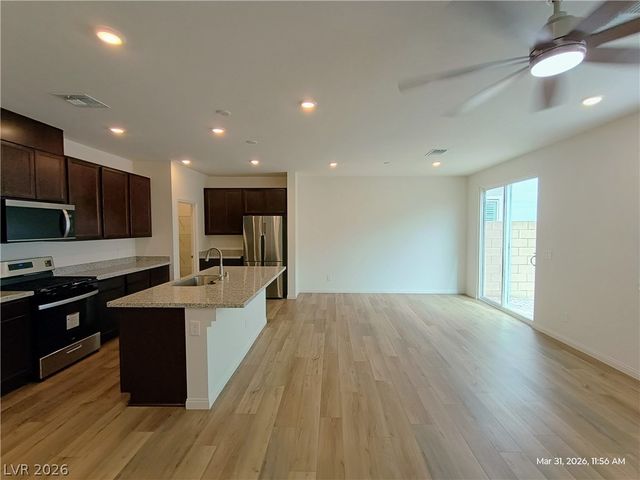 9158 Surrey Wood Street, Las Vegas, NV 89113