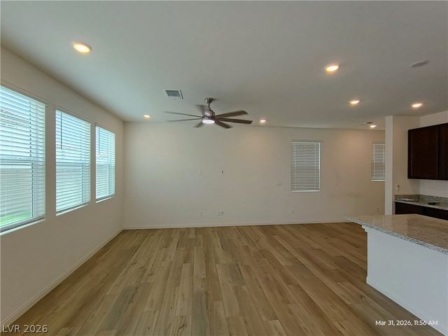9158 Surrey Wood Street, Las Vegas, NV 89113