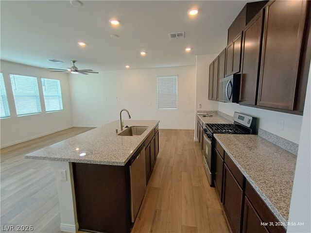 9158 Surrey Wood Street, Las Vegas, NV 89113