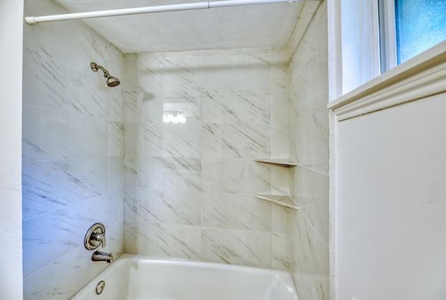 5722 Cheltenham Drive, Houston, TX 77096