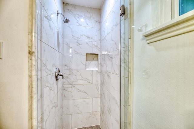 5722 Cheltenham Drive, Houston, TX 77096