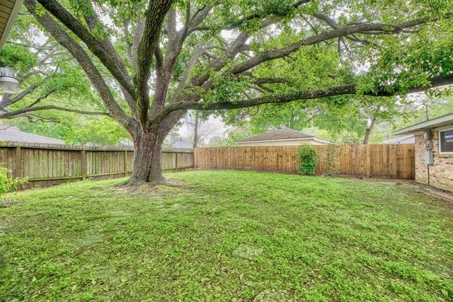 5722 Cheltenham Drive, Houston, TX 77096