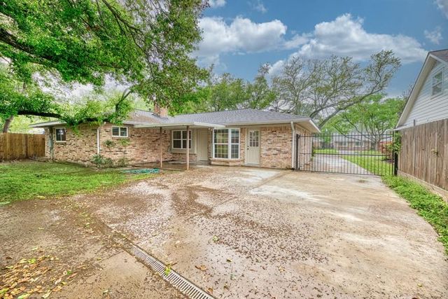 5722 Cheltenham Drive, Houston, TX 77096