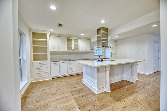 5722 Cheltenham Drive, Houston, TX 77096
