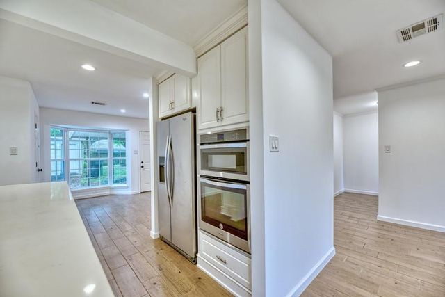 5722 Cheltenham Drive, Houston, TX 77096