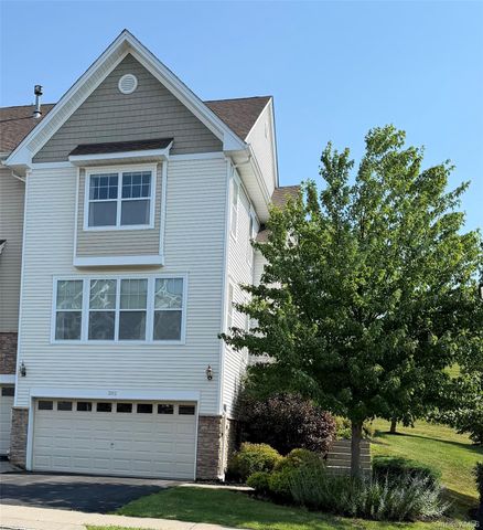 2012 Hawthorn Way, New Windsor, NY 12553