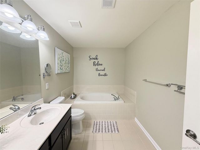 2012 Hawthorn Way, New Windsor, NY 12553