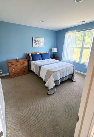 2012 Hawthorn Way, New Windsor, NY 12553