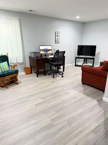 2012 Hawthorn Way, New Windsor, NY 12553