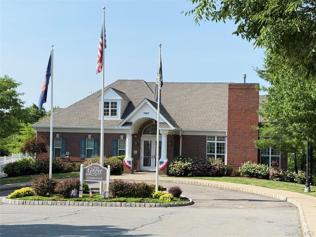 2012 Hawthorn Way, New Windsor, NY 12553