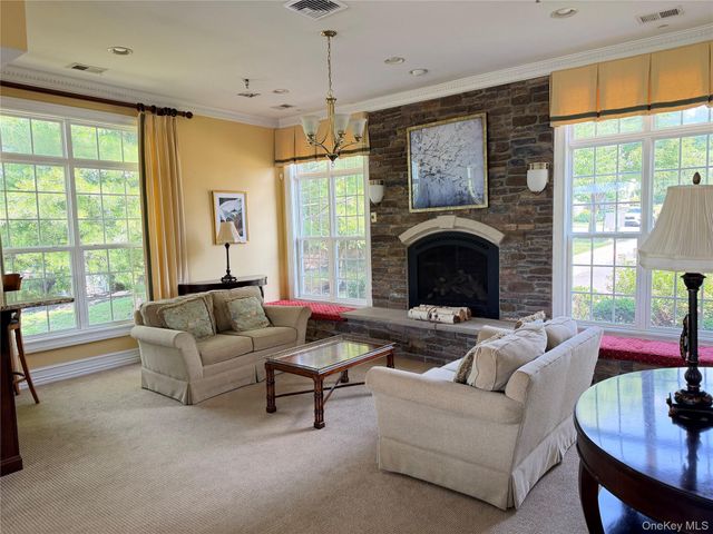 2012 Hawthorn Way, New Windsor, NY 12553