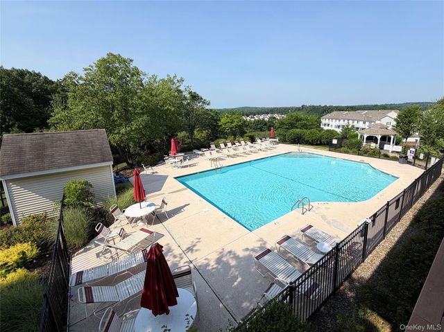2012 Hawthorn Way, New Windsor, NY 12553