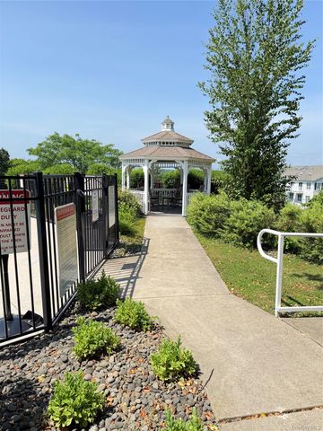 2012 Hawthorn Way, New Windsor, NY 12553