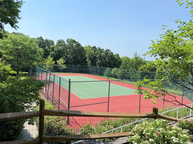 2012 Hawthorn Way, New Windsor, NY 12553