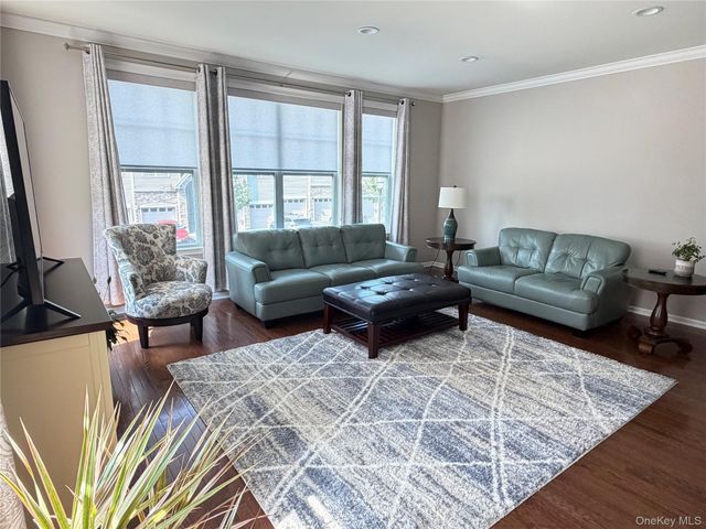 2012 Hawthorn Way, New Windsor, NY 12553