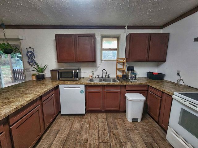 30581 Parkwood Road, Mcloud, OK 74851