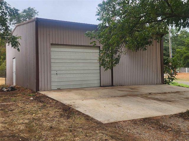 30581 Parkwood Road, Mcloud, OK 74851