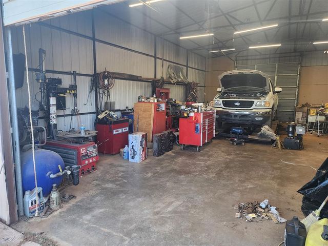 30581 Parkwood Road, Mcloud, OK 74851