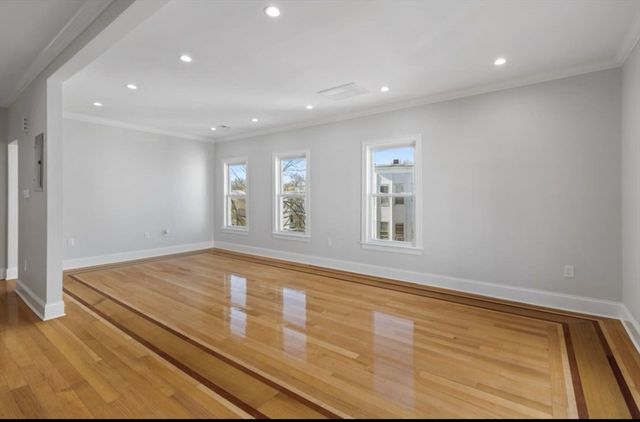 27 Lyon St 3, Boston, MA 02122