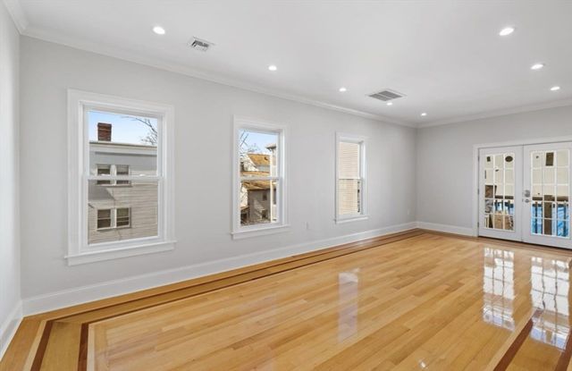 27 Lyon St 3, Boston, MA 02122