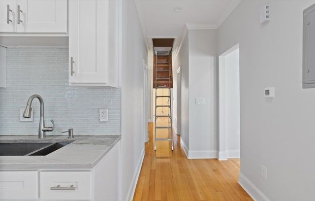 27 Lyon St 3, Boston, MA 02122