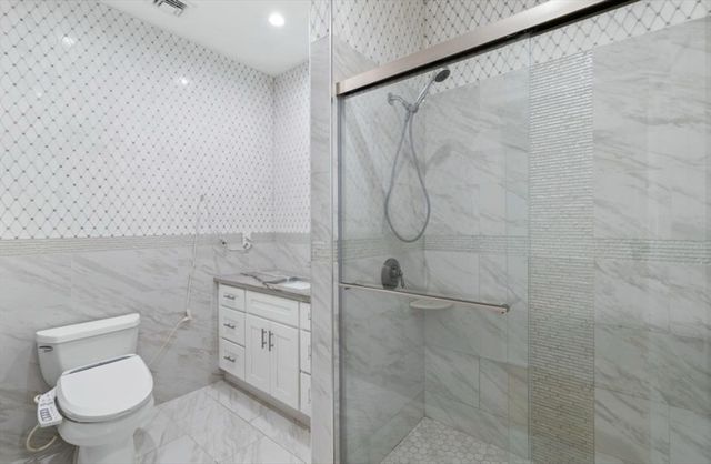 27 Lyon St 3, Boston, MA 02122