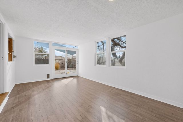 313 Washington Street NE, Albuquerque, NM 87108